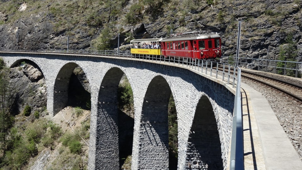 Cun trens panoramics sco qua il tren special cun la conferenza dals presidents da la Regiun Alvra e la presidenta da la regenza, pudess il viaduct dal Landwasser daventar pli enconuschent.