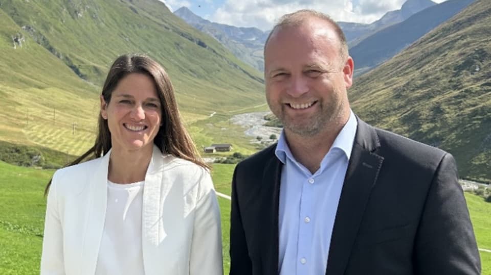 Vera Stiffler und Christof Kuoni, die scheidende und der neue Präsident der FDP-Fraktion des Grossen Rates.