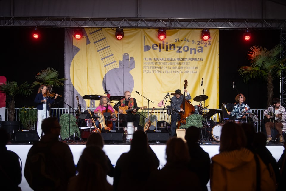 Eindrücke des ersten Festtages am Schweizerischen Volksmusikfest 2023 in Bellinzona. Während der Sendung Pavillon Suisse