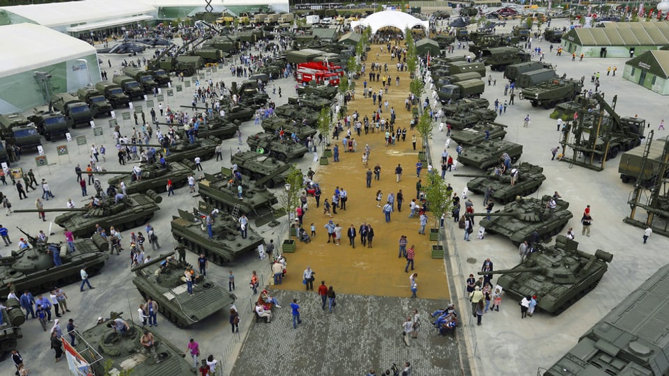 Ina exposiziun da tancs militars. 