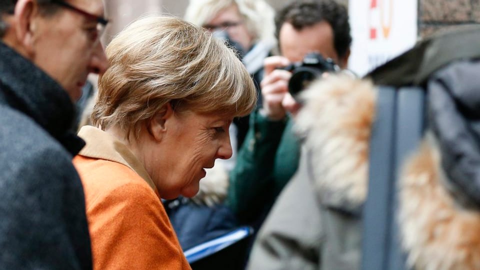 La chanzliera tudestga angela merkel riva a l'inscunter suprem da l'UE. 