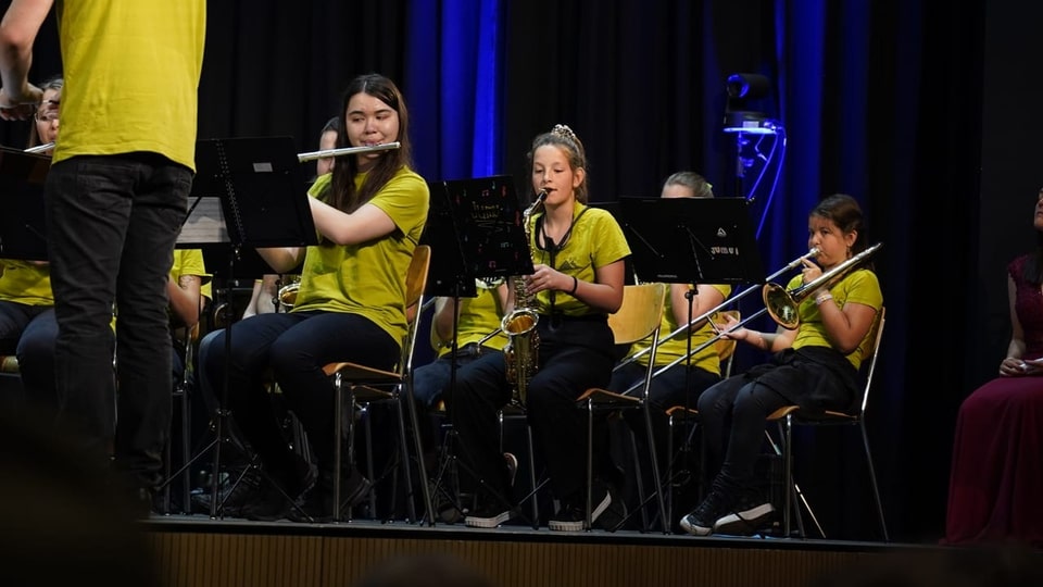 Musikantinnen auf der Bühne während ihres Konzertes.