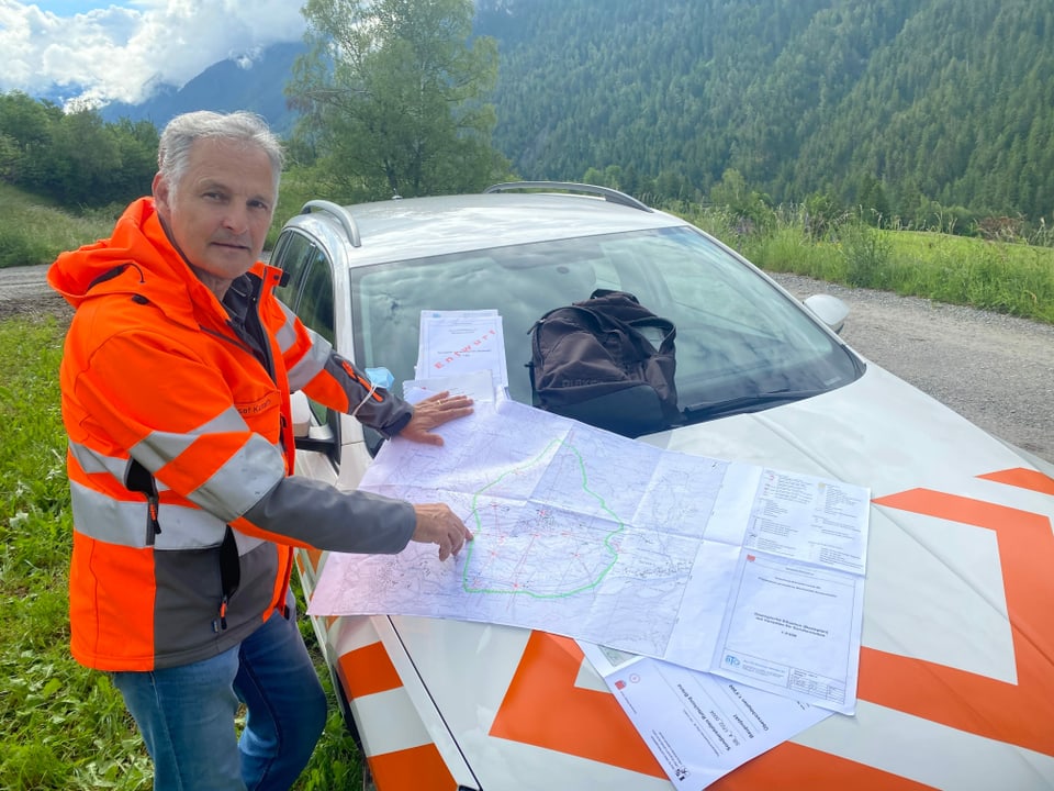 Josef Kurath da l'uffizi da construcziun bassa dal Grischun è responsabel per il project dal tunnel da sondagi.