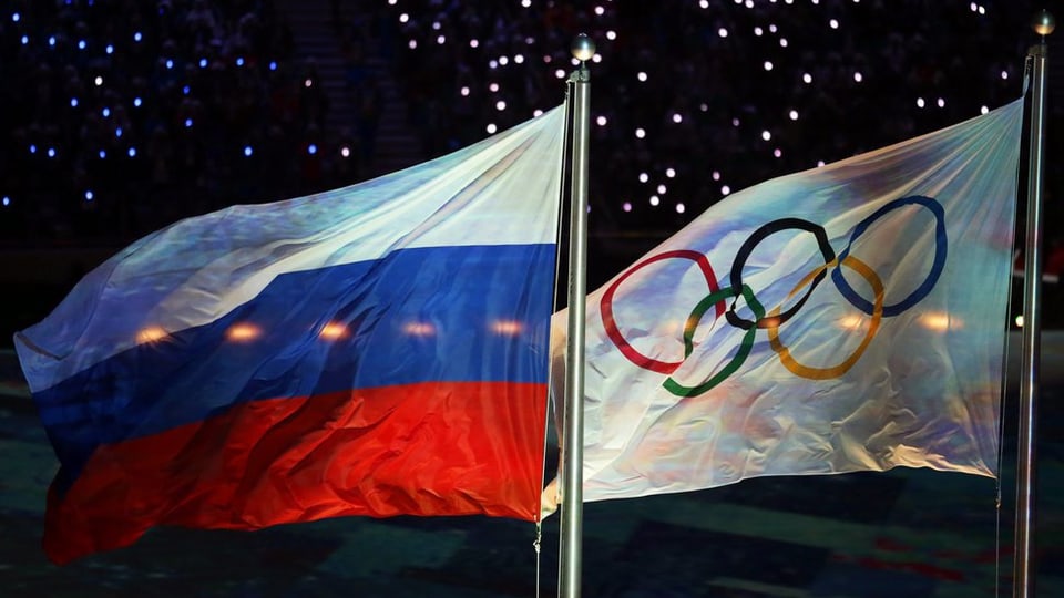 bandieras da la russia e da l'olimpica