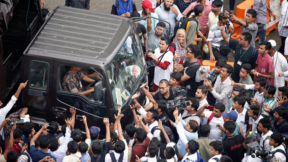 Sudents che frainan in bus. 