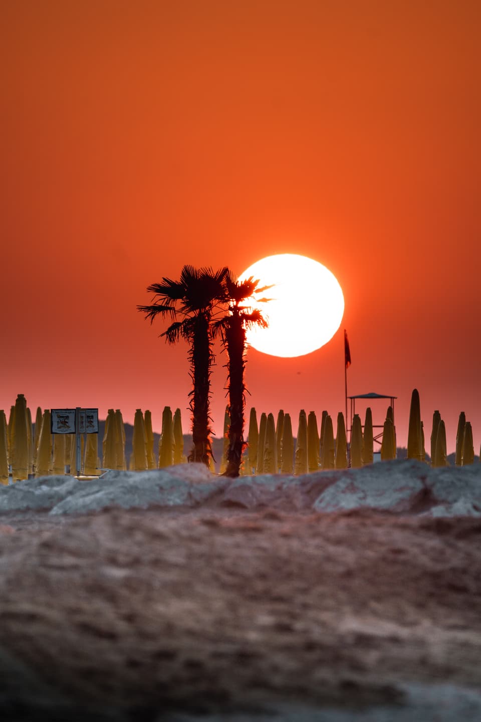 Ina bellezza levada dil sulegl a Jesolo 