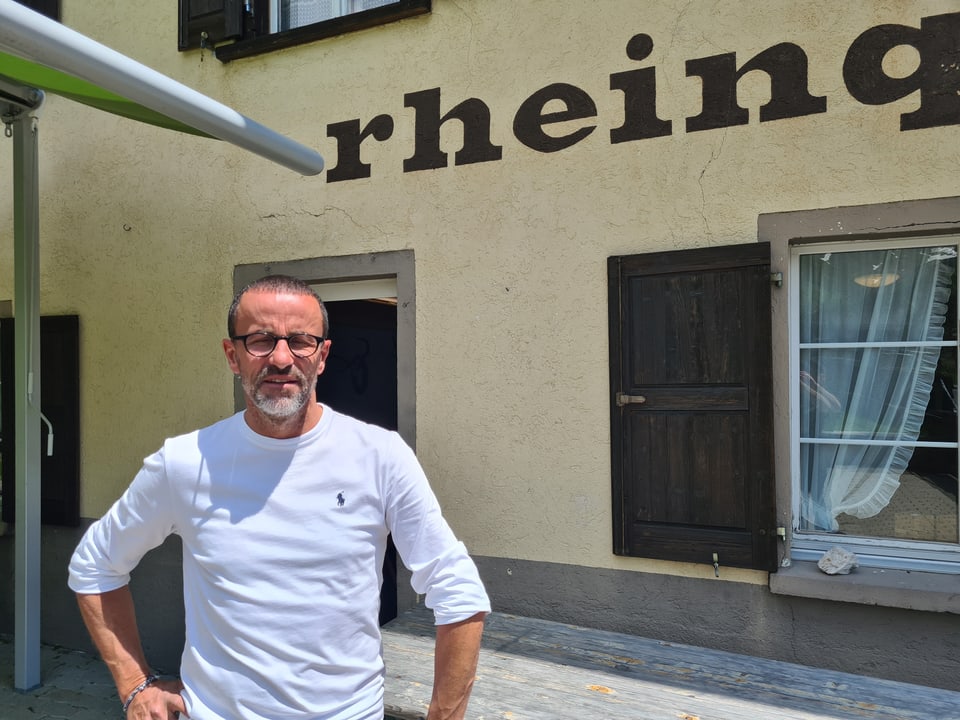 Armin Giossi possessur dal champ da vacanazas a Tschamutt.