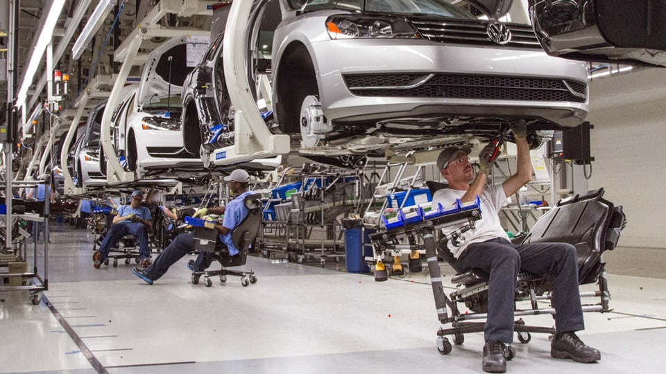 Construcziun moderna d'autos da la marca VW. 