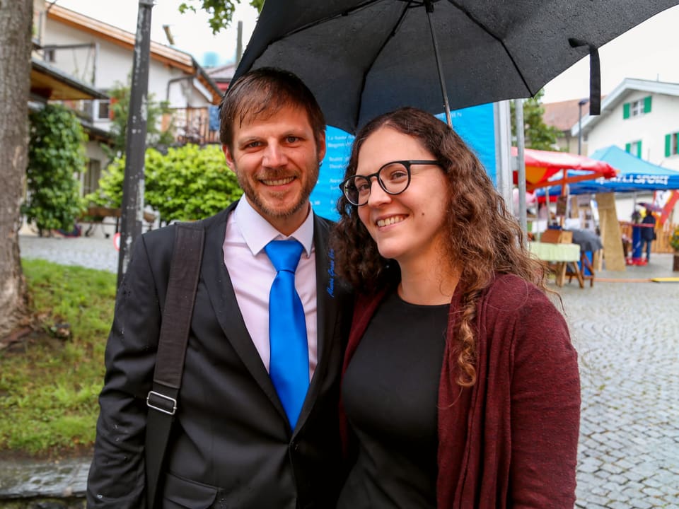 Reuniun totala: La matta da Castrisch ed il giuven da Vrin en in pèr.