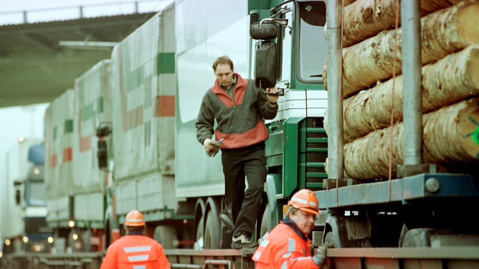 Grazia al nov tunnel pon en il futur camiuns cun in'autezza da 4 meters vegnir transportads cun tren.