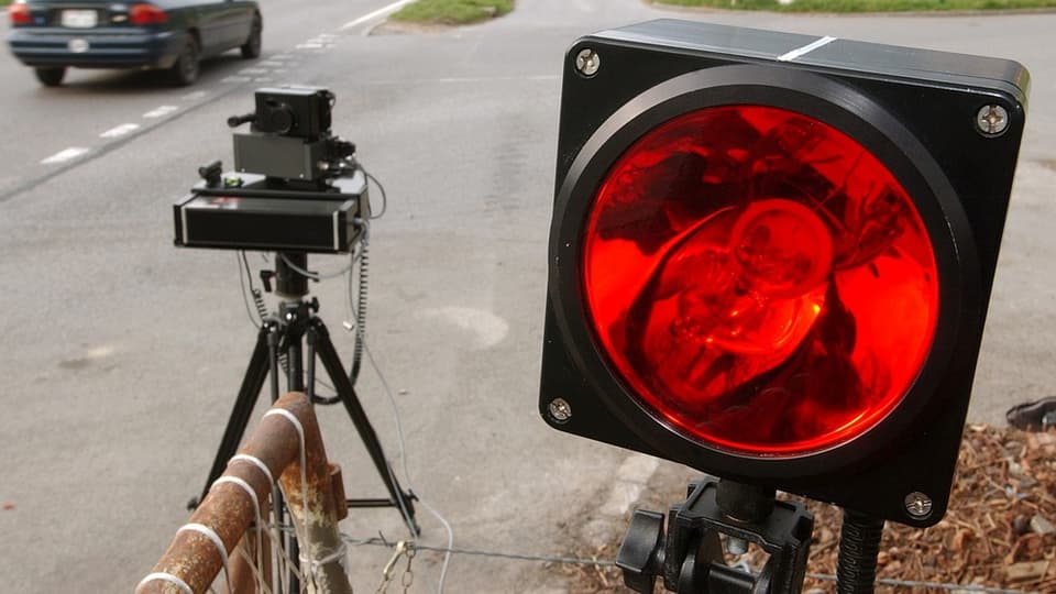 Radar per mesirar spertadad d'autos e töfs