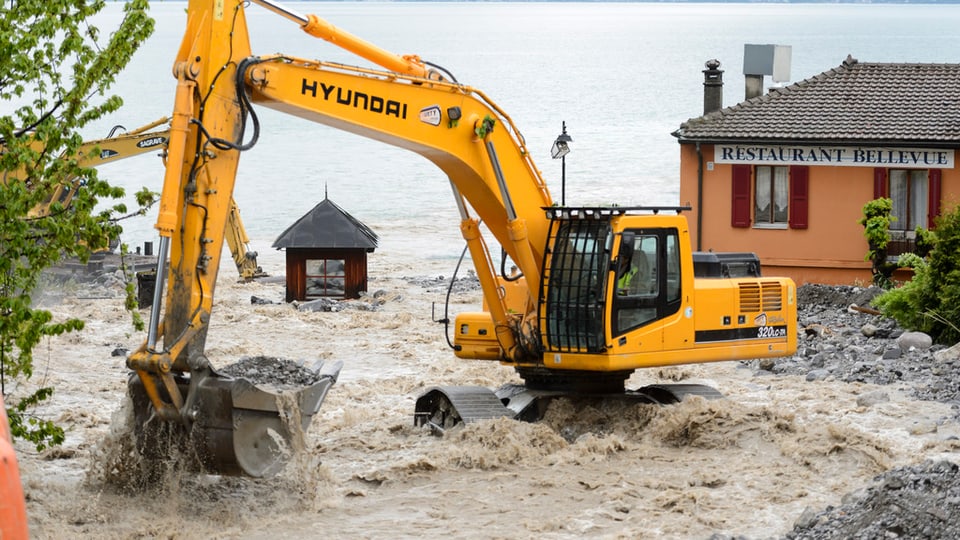 A St-Gingolph ha il flum Morge inundà pliras vias.