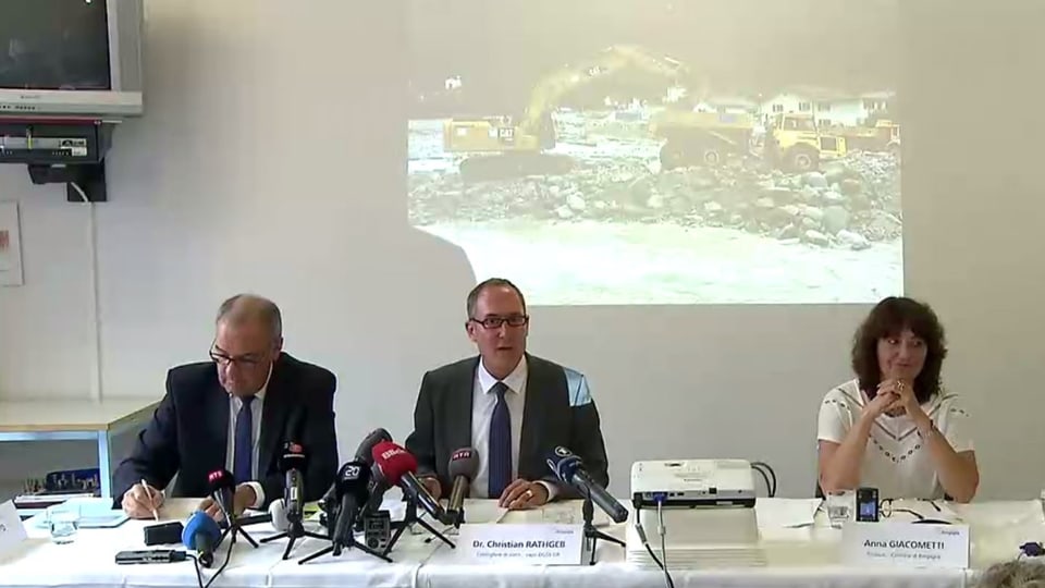 Conferenza da medias a Bondo. 