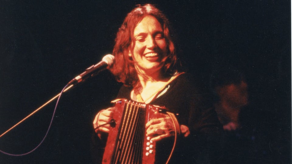 Corin Curschellas cun in accordeon sin tribuna