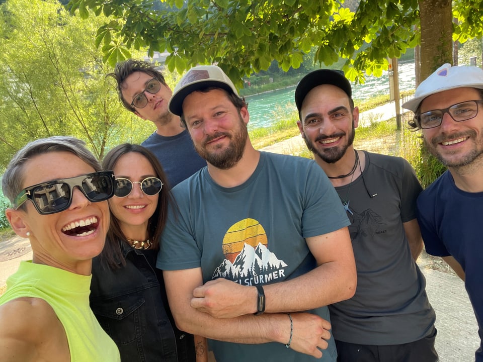 La crew: Corina Schmed, Sabina Solèr, Casper Montalta, Curdin Fliri, Gery Gafner e Niklaus Wenger. 