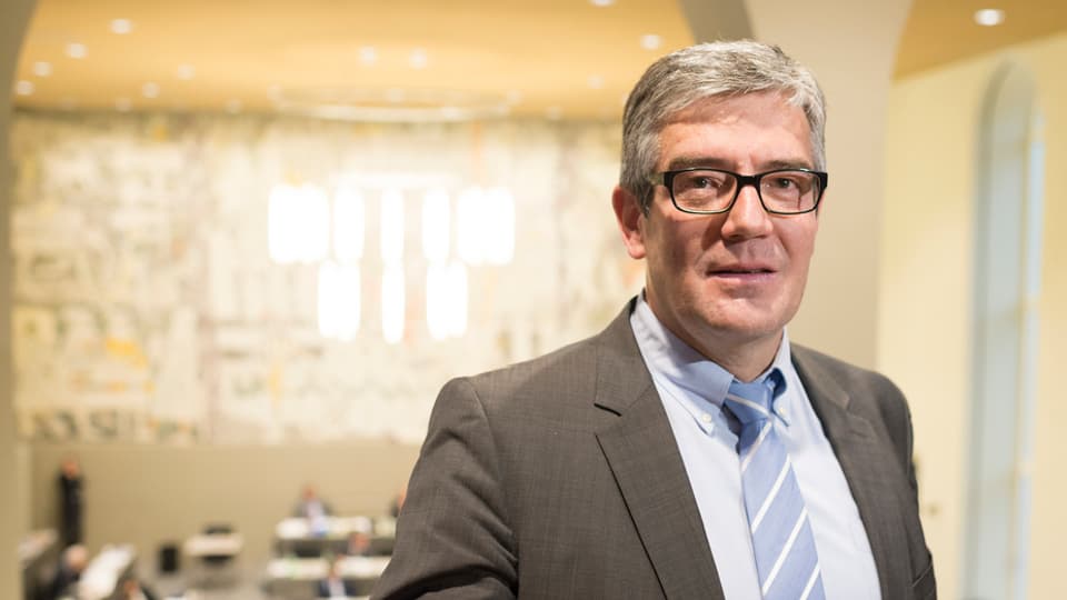 Jon Domenic Parolini sin la tribuna dal cussegl grond