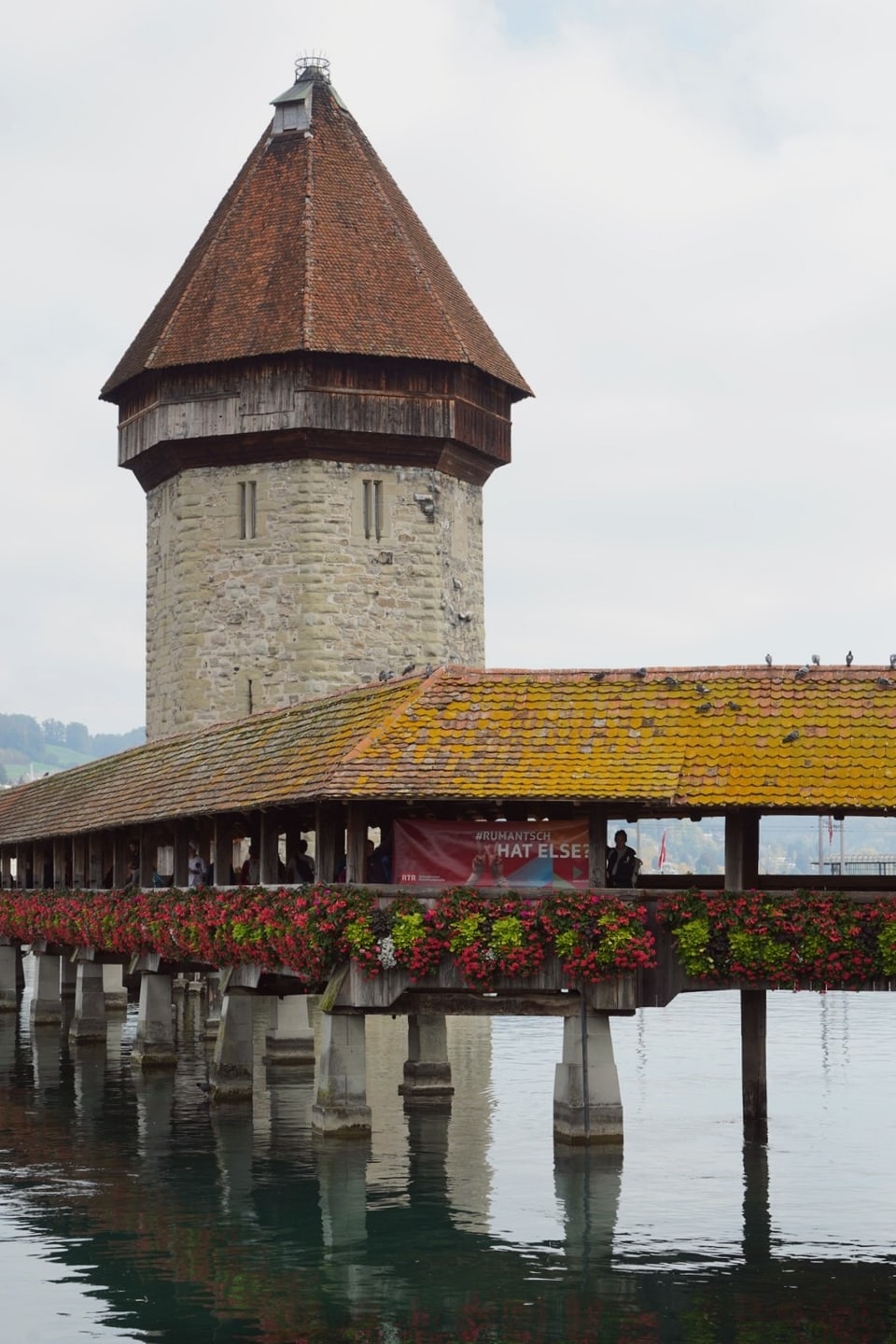 Kappelbrücke cun pitschen placat da l'acziun. 