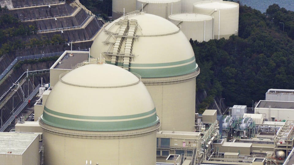 L'implant atomar Takahama en la prefectura Fukui en il nordvest dal Giapun.