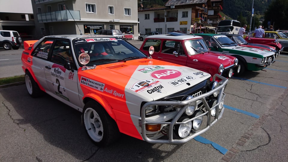 Impressiuns da l'exposiziun d'autos da rallye a Sedrun.