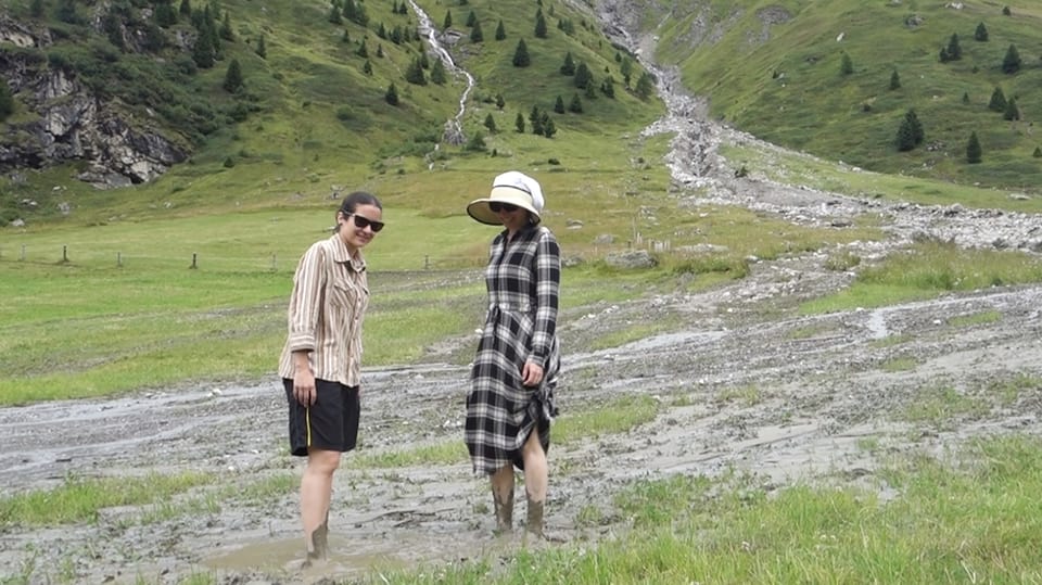 Quellas duas mattas giaudan ussa in bogn da lozza. 
