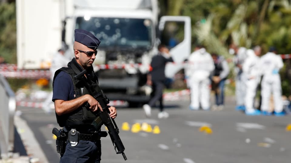 Policist grev armà il di suenter l’attentat a Nizza.