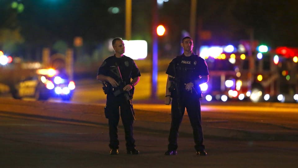 Policist americans bocheschan la via.