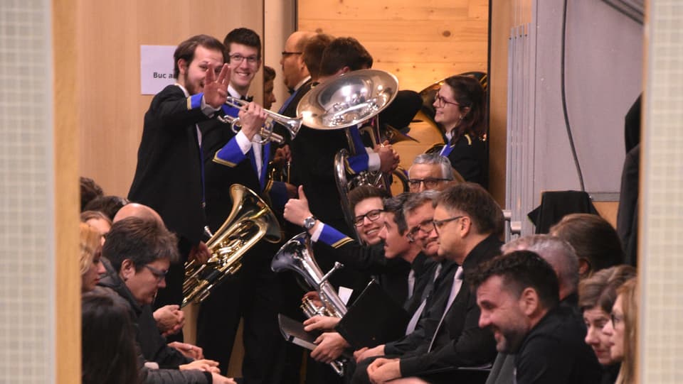 Ils commembers da la BBO da buna luna avant lur concert da gala.