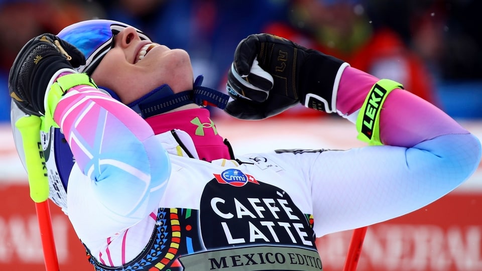 La skiunza Lindsey Vonn sa legra da la victoria