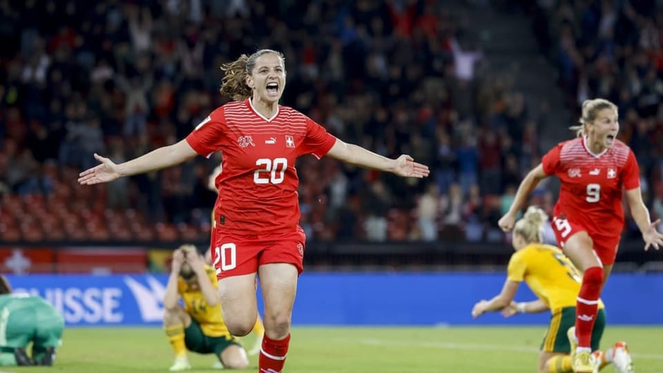 Foto da Fabienne Humm che celebrescha ses gol decisiv.