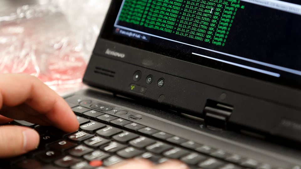 maletg simbolic: il computer da l’attentader da la Tunesia è vegnì intercurì dad experts. 