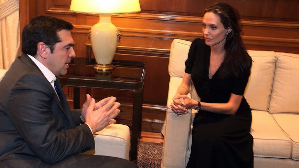 Alexis Tsipras en discurs cun Angelina Jolie.