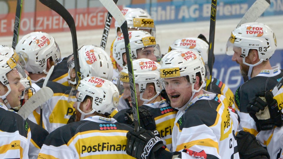 Giugaders dal HC Lugano che giubileschan.