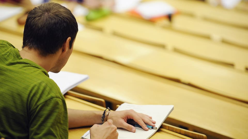 In candidat tar in examen.