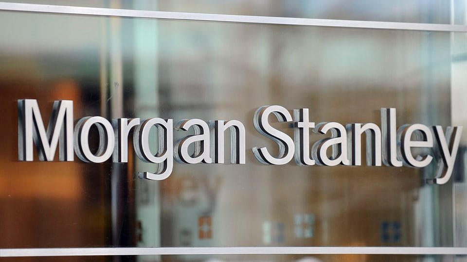 Isch da la banca cun scrit il num Morgan Stanley