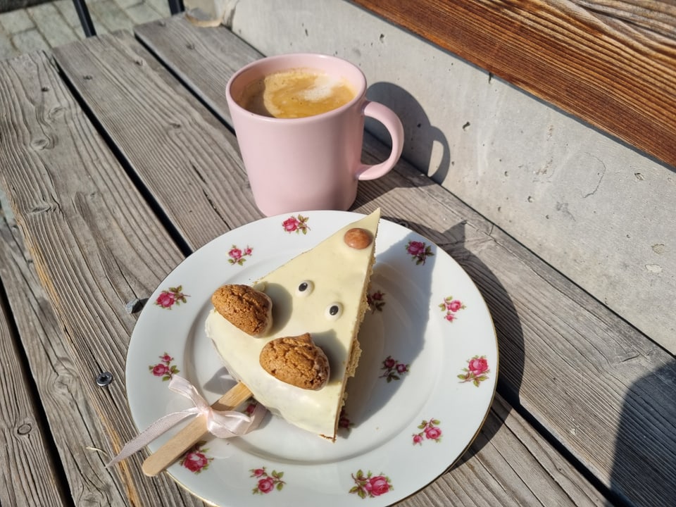 Kuchen mit Kaffee