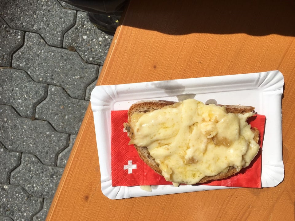 In paun cun si chaschiel da raclette.
