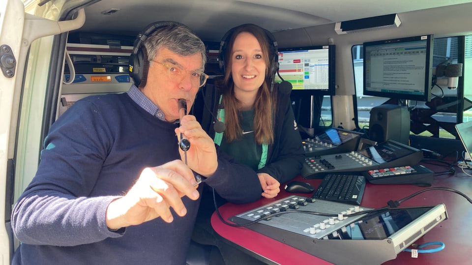 Flurin Caviezel cun il «schlifrofon» Flurin Caviezel zu Besuch bei RTR