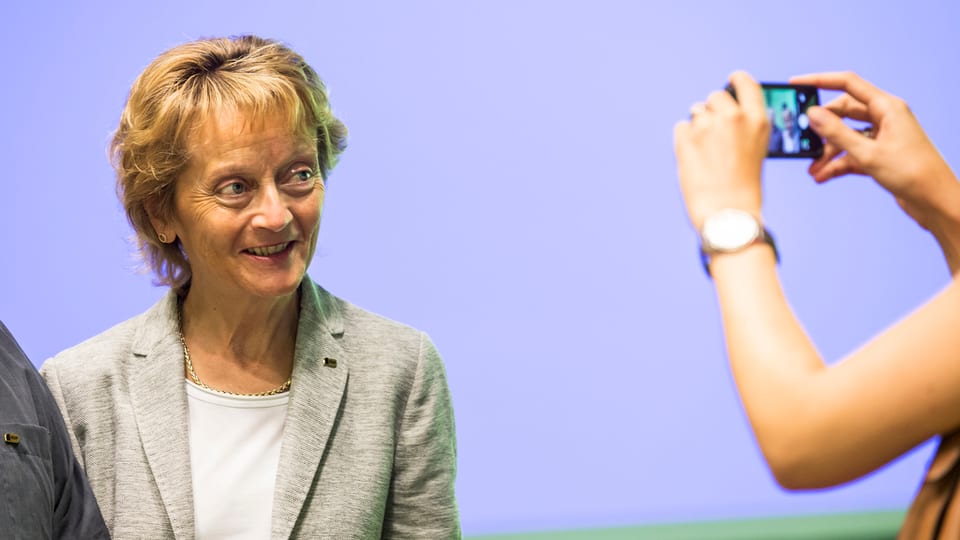 Eveline Widmer-Schlumpf durant ina conferenza da pressa. 