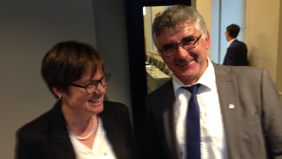 La noviza Aita Zanetti cun ses padrin Emil Müller.