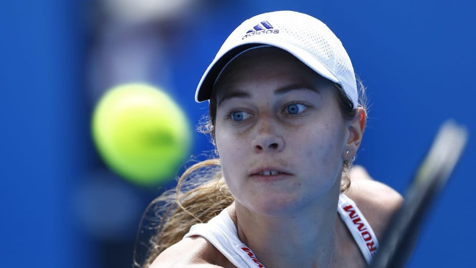 La giugadra da tennis Stefanie Vögele durant il gieu.