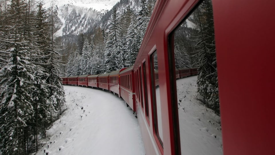 Purtret d'ina cumposiziun da tren da la Viafier retica. 