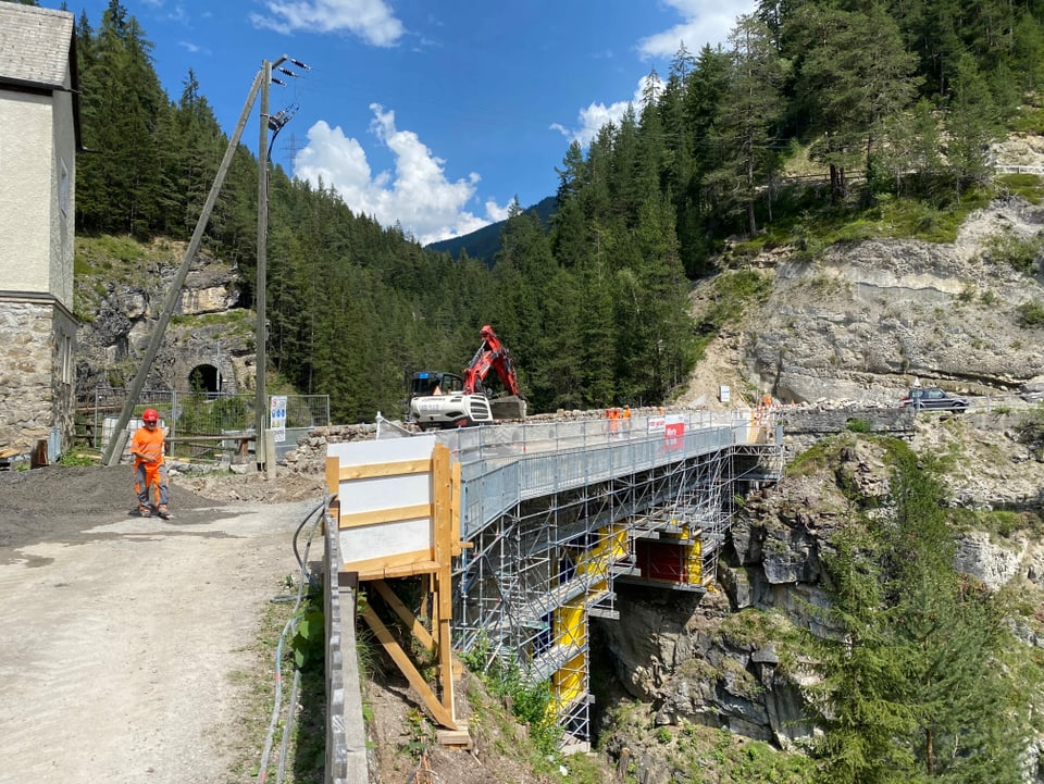 La punt è vegnida construida durant ils onns cura ch'era la viafier da Filisur a Tavau è vegnida construida.