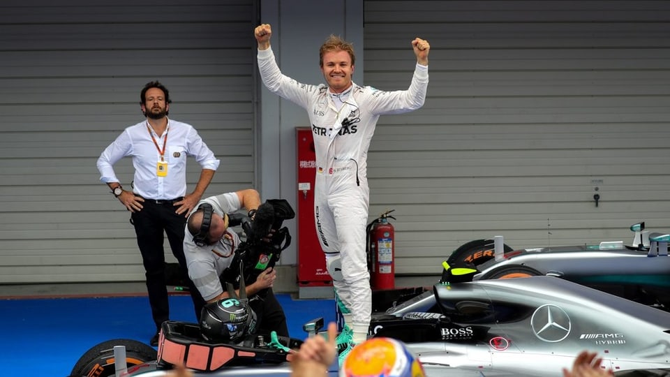 Rosberg stä sin in Mercedes.