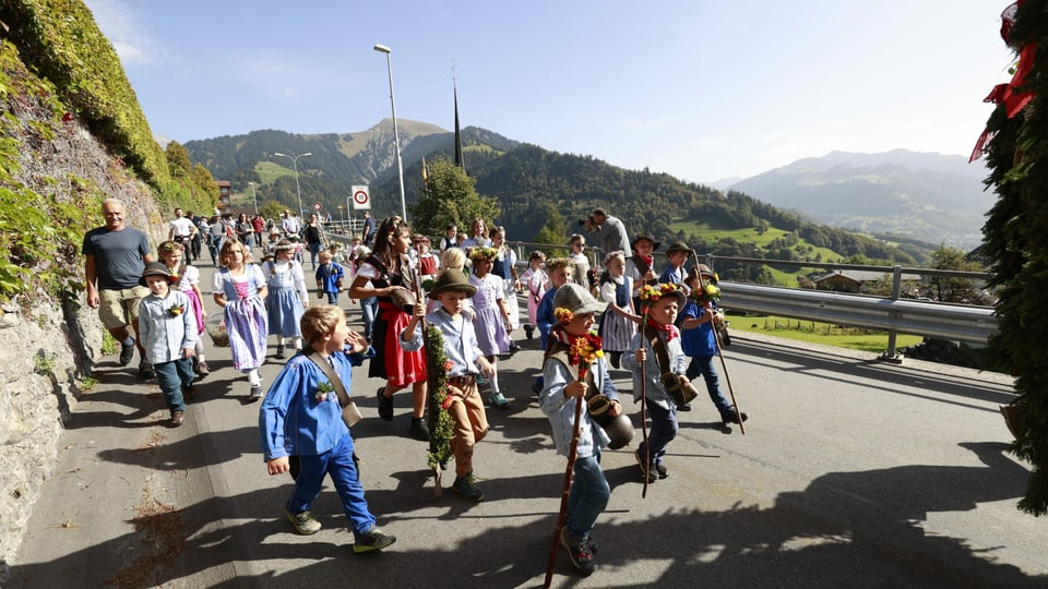 Kinder am Alpspektakel in Seewis 