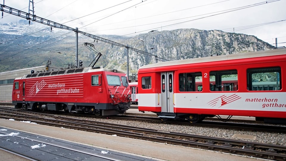 locomotiva cotschna ed in vagun da tren cotschen ed alv