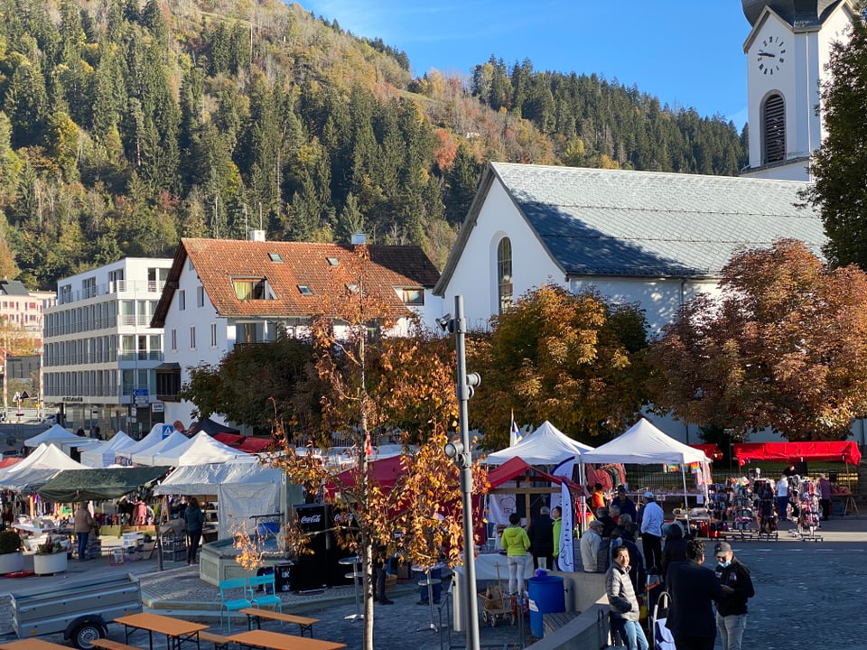 Impressiuns da la fiera d'atun a Glion.