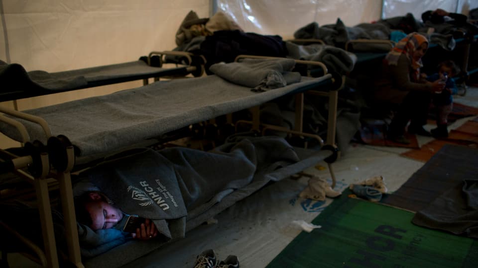 Entaifer ina tenda da fugitivs en la Grezia.