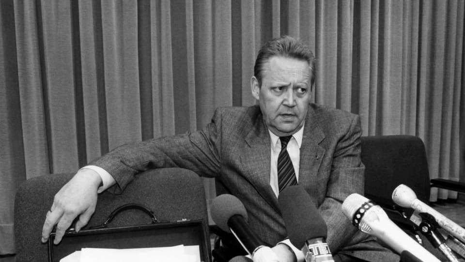 L'onn 1989 aveva Günter Schabowski annunzià ch'ils cunfins sajan averts.