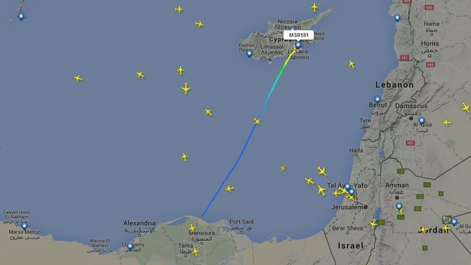 L'aviun da Egyptair era ordiundamain en viadi d'Alexandria a Kairo.