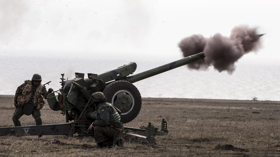 Per segirar l’armistizi en l’ost da l’Ucraina vegnan las armas per lung da la front puspè retratgas. 